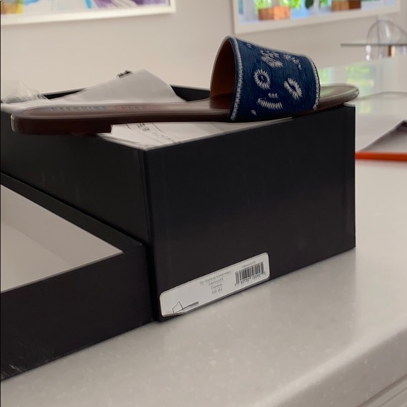 Veronica Beard chambray with embroidery shoes - Picture 2 of 3